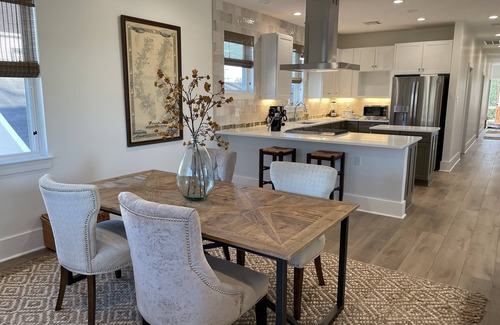 West Riverside House | BEAUTIFUL SUPER COMFORTABLE 3/3 TOWNHOME - BEST LOCATION!