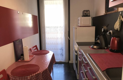 Thonon-les-Bains Apartment | beautiful T1 30 m2, gated, near downtown, private parking. Wireless