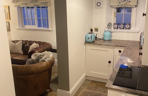 Castle Donington Cottage | Beautiful traditional heavily beamed cottage in the heart of a quaint village