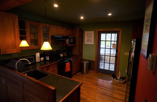 Woodstock House | Beautiful, Tranquil Woodstock Mountain House in the Middle of 4 Wooded Acres
