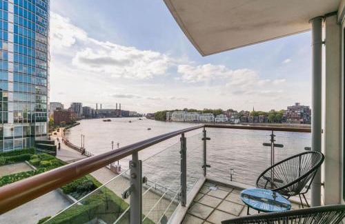 Vauxhall Apartment | Beautiful Two-Bedroom Flat on the Riverside with Spectacular Views