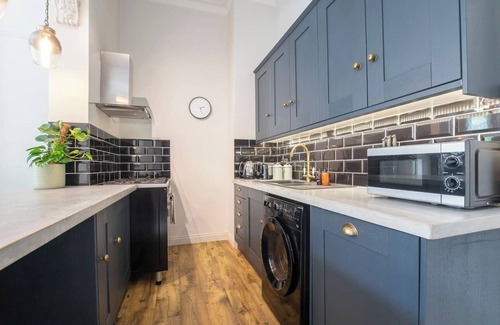 Cheltenham Apartment | Beautiful Two Bedroom Regency Apartment