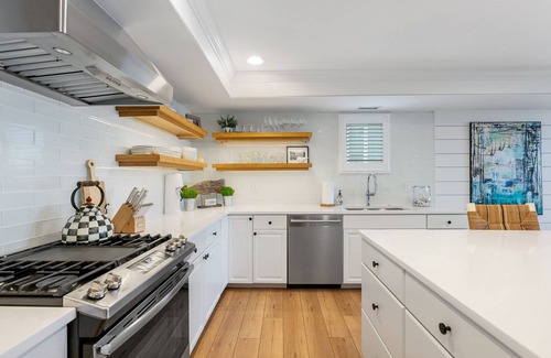 Avalon Condo | Beautiful two story bay view condo located in the heart of Avalon!