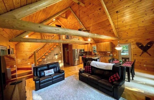 Mancelona Cabin | Beautiful up north cabin. Hot tub, close to skiing, lakes, and golf courses.