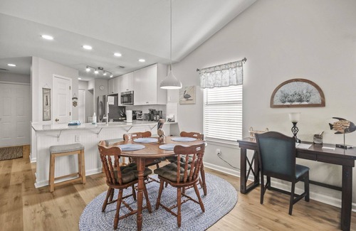 Pawleys Island Condo | Beautiful updated 2 bd condo on True Blue golf course. Minutes to everything!
