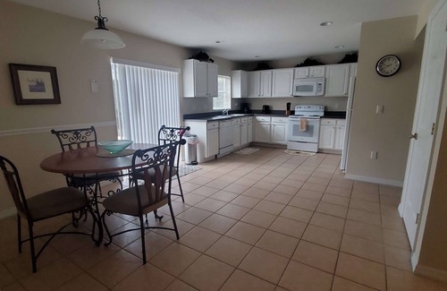 Lake Wilson Preserve House | Beautiful Vacation Home, Quiet Neighborhood, Sunny South Facing Pool