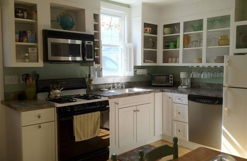 Buzzards Bay Apartment | Beautiful Victorian Carriage House w/Prvt Beach.