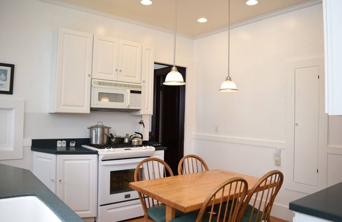 Alameda House | Beautiful Victorian Home- In the heart of Alameda. Minutes from San Francisco