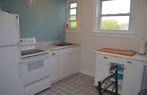 Off Broadway House | Beautiful Victorian with views of the Newport Bridge