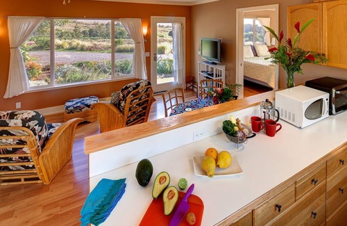 Kamuela Cottage | Beautiful Views. Close to Beach + Close to Waimea Town.