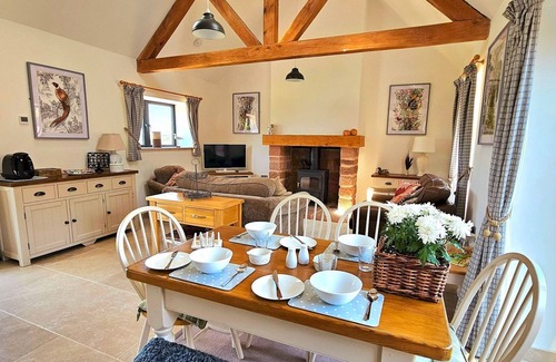 Billingsley House | Beautiful Views Historic 16th Cent Barn Conversion| Pass the Keys
