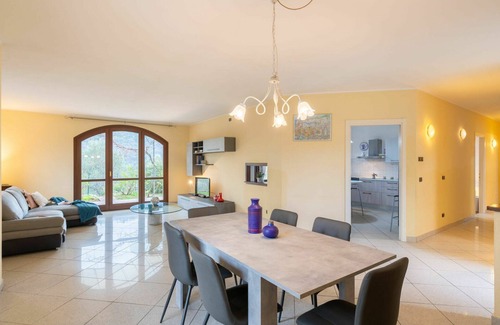 Cisano sul Neva House | Beautiful villa with hot tub, A/C, WIFI, TV, patio, pets allowed, panoramic view and parking