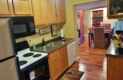 Eureka Villa | Beautiful Villa Close to All St. Louis Attractions!