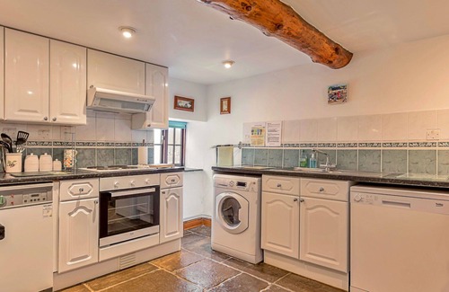 South Cheriton House | Beautiful villa for 4 guests with WIFI, TV, pets allowed and parking