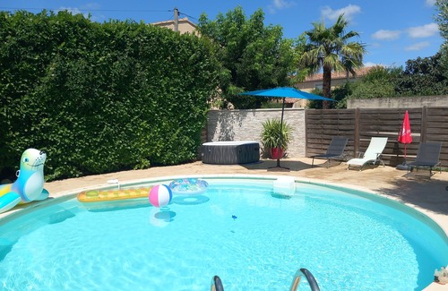 Courthezon House | Beautiful villa with pool and spa, sleeps 7