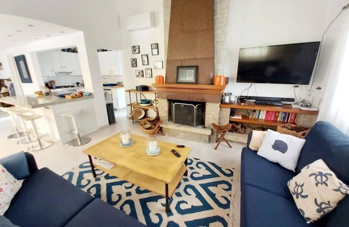 Calafat Villa | Beautiful villa with Mediterranean style 500 m from the beach