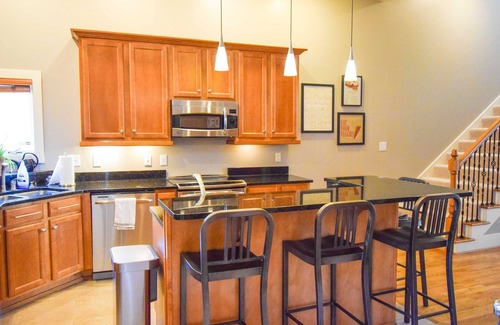 Lockerbie Square Condo | Beautiful Walk-able 3 Bedroom Downtown Condo With 7 Beds