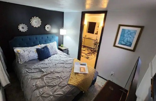 Black Jack Apartment | Beautiful Walk-Out Garden Unit
