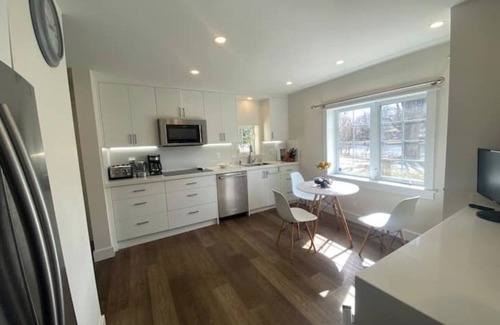 Port Stanton Cottage | Beautiful Waterfront Cottage with Hot Tub in South Muskoka