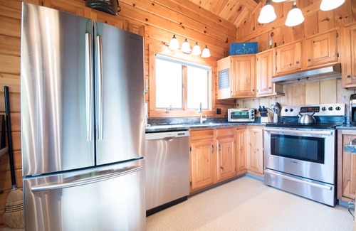 Woodstock Cabin | Beautiful Waterfront Log Home, Nestled in the White Mountains