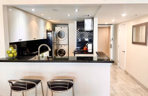Downtown Miami Condo | Beautiful Waterfront Condo, close to Beach, Downtown, Parks, Design, Nightlife