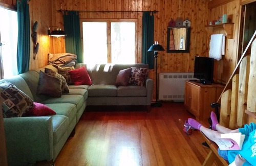 Town of Jerusalem Cottage | Beautiful waterfront cottage on Keuka Lake