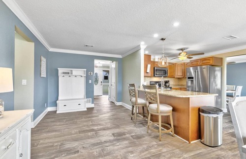 Palm Harbor House | Beautiful Waterfront Pool Home | Close to Golf & Beaches | Dog Friendly | Free Wifi | Dock