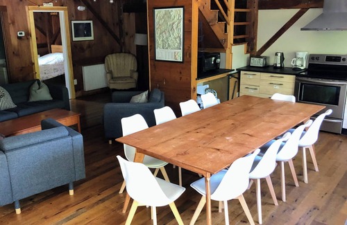 Woodstock Cabin | Beautiful White Mountain Lodge on Mirror Lake, Hot Tub, Dog Friendly, 6 Bedrooms
