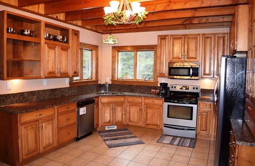 Marcell Cabin | Beautiful Winter LAKE Lodge *Jacuzzi*Fireplace*Pool Table*PingPong*Wifi*Quiet
