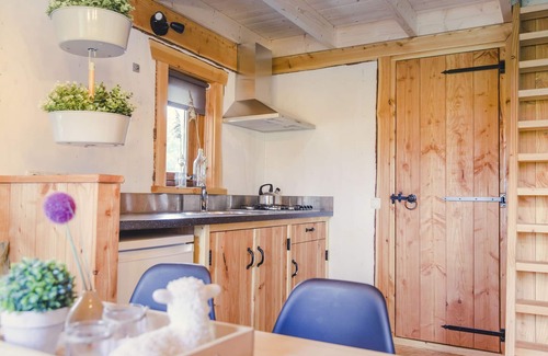 Zuna Cottage | Beautiful wooden tree house with terrace