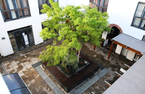 Stellenbosch Central Apartment | Beautiful two-bedroom self-catering unit in the heart of historic Stellenbosch
