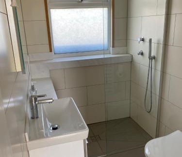 Scratby House | Beautifully appointed 2 storey chalet with access to outdoor swimming pool - 5 minute stroll to miles of sandy beach - Near to the Norfolk Broads & Great Yarmouth