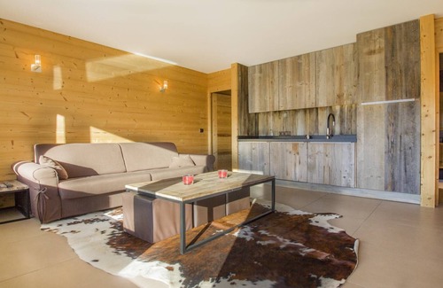 Megeve Apartment | Beautifully appointed mountain studio, close to the village of Megève, sleeps 4.