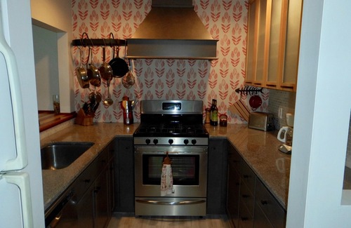 Bomoseen House | Beautifully appointed lake-view cottage with dock access