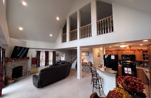 Lake Ariel Ski Chalet | Beautifully Clean, Decorated, Cozy Chalet in an Amenity Rich Community