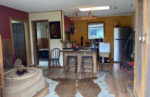 Thurston Cottage | Beautifully decorated Cottage on 30 acre ranch, accommodations for horses extra
