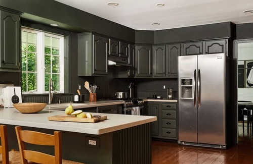 Niverville House | Beautifully Designed 4BR Home with Heated Pool and HotTub