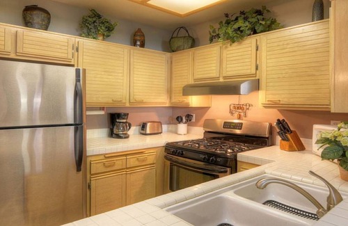 Valencia Condo | Beautifully Furnished & Excellent Location!