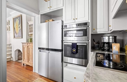 South of Broad House | Beautifully furnished Charming single South of Broad. Ideal Location w/parking