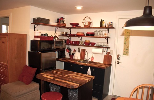 Salem Apartment | Beautifully furnished Studio with AC and WiFi in fantastic Salem