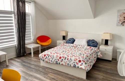 Thorold Apartment | Beautifully furnished whole house, 4 bedroom , 4 washrooms with new furnitures