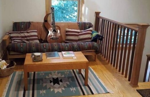 Vineyard Haven Ski Chalet | Beautifully handcrafted arts and craft style carriage house chalet