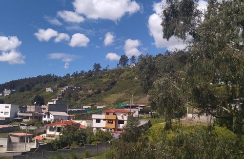 Quito House | Beautifully house full furniture,3 bedrooms,family sized condo