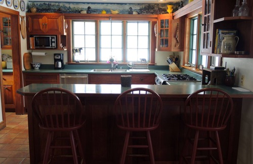 South Londonderry House | Beautifully Maintained Custom Built Home on 7 acres - 3 mi from Stratton Access