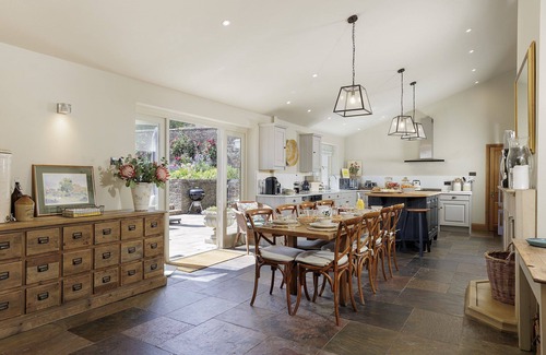 Cheltenham Cottage | Beautifully presented spacious holiday cottage - Gardeners Cottage