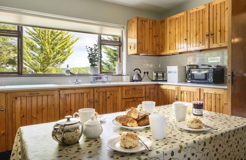 Westport House | Beautifully refurbished 5 bedroom house, sleeps 10, 3 mins by car from Westport.