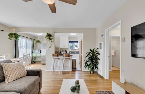 Del Rey Apartment | Beautifully Remodeled 2bed/1bath Apartment. Top Location, 15 min to Beach!