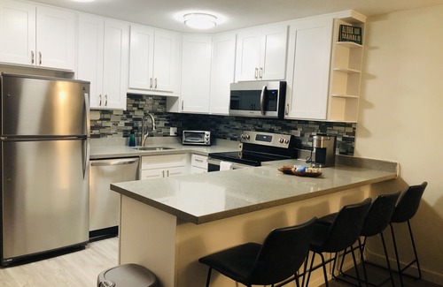Waikiki Condo | Beautifully Remodeled Modern Condo + Free Parking Waikiki