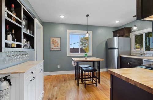Kewaunee House | Beautifully remodeled home with stunning views of lake and easy walkability to downtown Kewaunee!