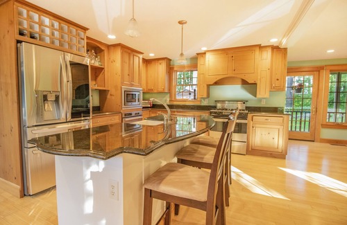 Rye House | Beautifully Rennovated Home Minutes to the Beach